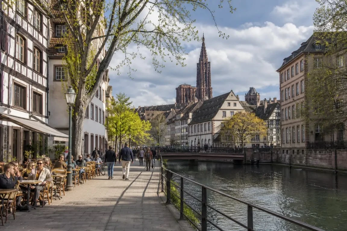 Week end de paques 2026 alsace à Strasbourg au printemps le long de l’Ill