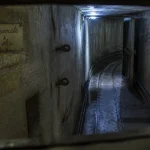 Ligne Maginot bunker : casemate ouverte au public, couloir béton et porte blindée