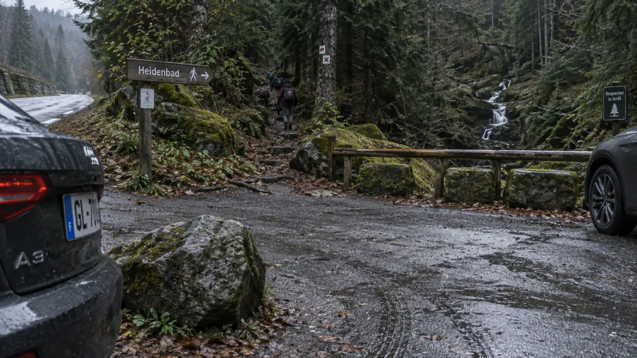 Parking cascade du Heidenbad : panneau et départ du sentier