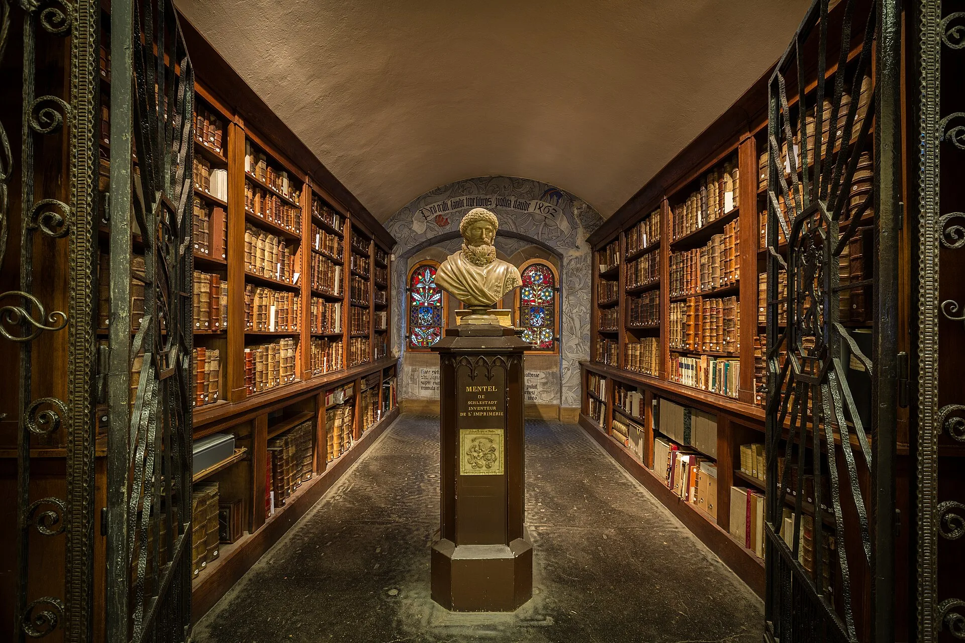 Intérieur de la Bibliothèque humaniste de Sélestat, avant rénovation, photographié en 2014
